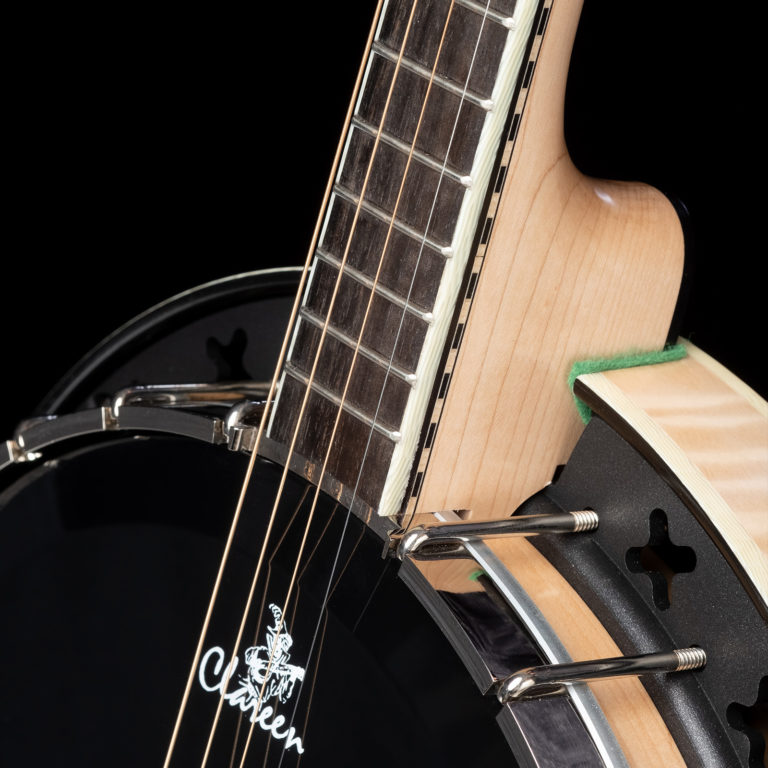 Oyster • Clareen Banjos